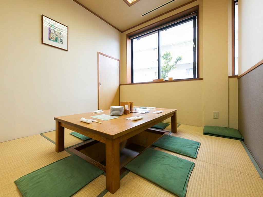 個室で和気あいあい。家族団らんの時間で絆が深まる