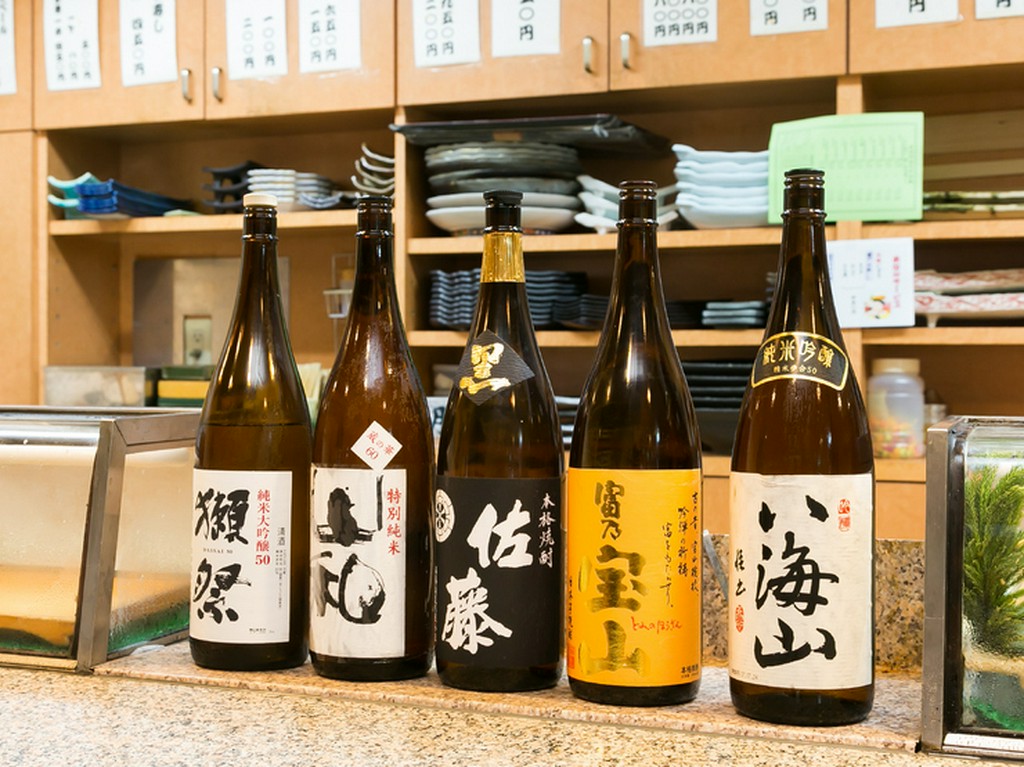 人気銘柄の焼酎・日本酒・倉敷の地酒がズラリ