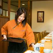 「自分はどんな接客をされたら嬉しいだろう？」「あのお客様に合ったサービスとはなんだろう？」と常に考えながら、一人ひとりの方に合わせたおもてなしを意識しています。