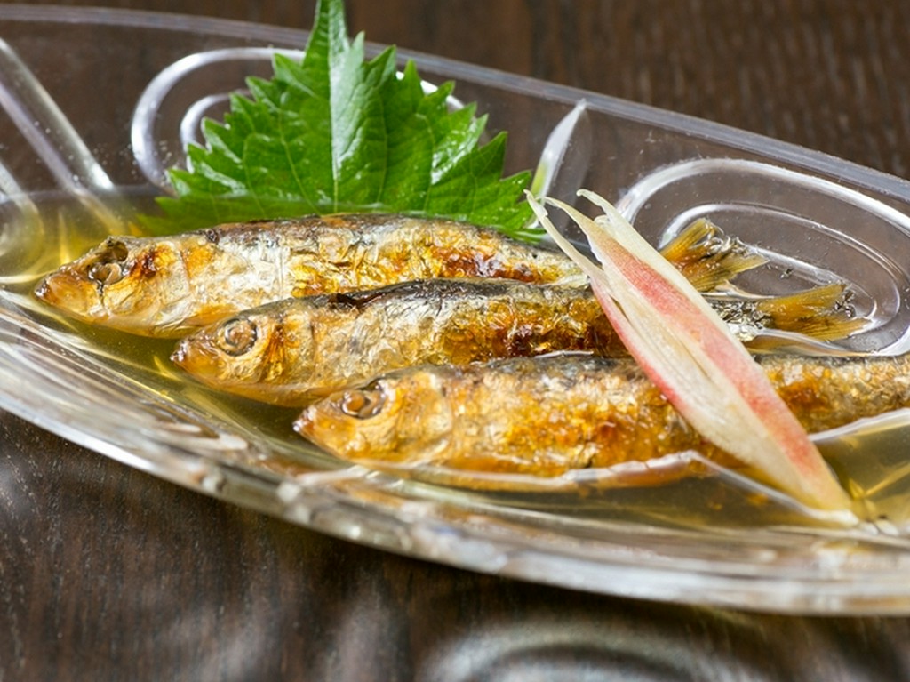 瀬戸内の鮮魚を中心に、全国から旬の食材を仕入れ