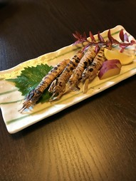 海の旨味としっかり染みたタレが決め手の『焼しゃこ』