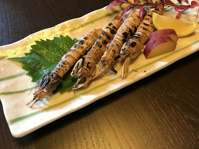 海の旨味としっかり染みたタレが決め手の『焼しゃこ』