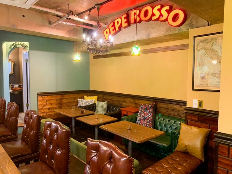 オシャレでアットホームな隠れ家的空間の店内はデート利用にも◎