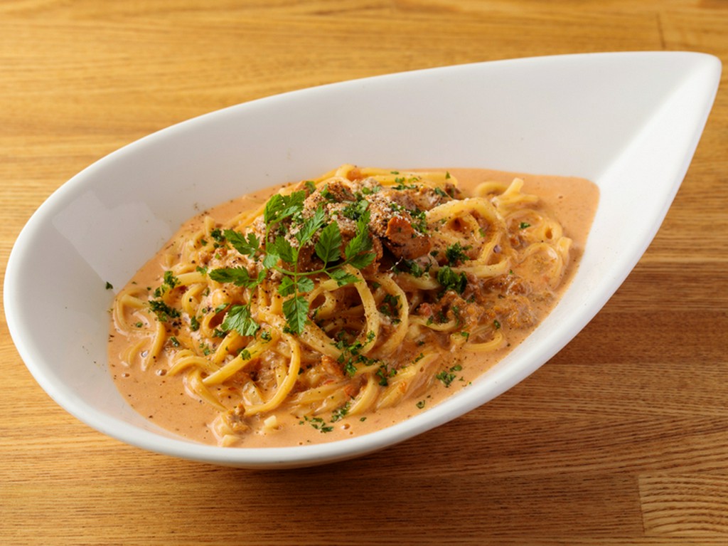 国産食材と本場イタリアの食材を融合させた料理が堪能できる