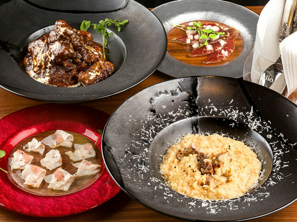 記念日のお客様にはウェルカムドリンクでグラスシャンパン