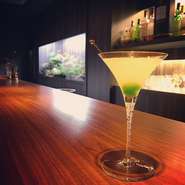 写真はとある女優さんが写真集の撮影でいらっしゃった時にお出しした彼女のイメージカクテル。
