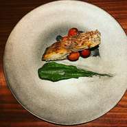 こちらはコース料理のみのメニューです。コースはお客様の要望に合わせてボリュームも調整致します、苦手な食材などあれば変更しますので遠慮なくお申し付け下さい。

※変更は前日までにお願いします。当日ですと仕入れの関係で対応できない場合がございます。予めご了承ください。

※コース料理はチャージ、サービス料込みです。
追加のご飲食代と消費税だけ別途頂戴します。