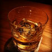 ●会費 1万円 更新なし
●庭園前のお席優先案内
●誕生日月に貸切利用(2時間)とグラスシャンパンサービス

当店は会員様でなくても予約を頂ければご案内できます。より特別な雰囲気でご利用になりたいお客様は是非お考え下さい。