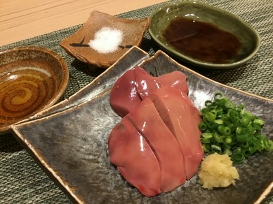 朝〆大山鶏のレバー刺し