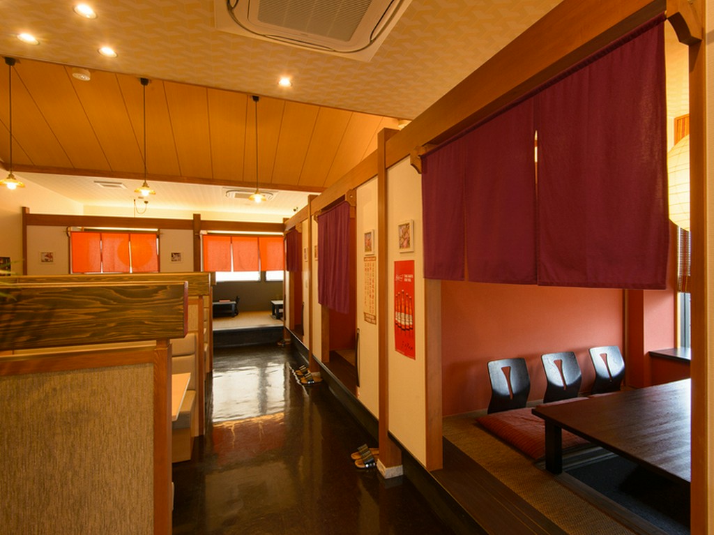 多彩なシーンで活用できる個室空間。気の置けない友人との宴会に