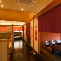 多彩なシーンで活用できる個室空間。気の置けない友人との宴会に