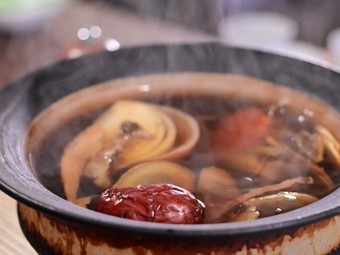 季節に合わせて様々な素材をブレンド『LUDENSの養生スープ』