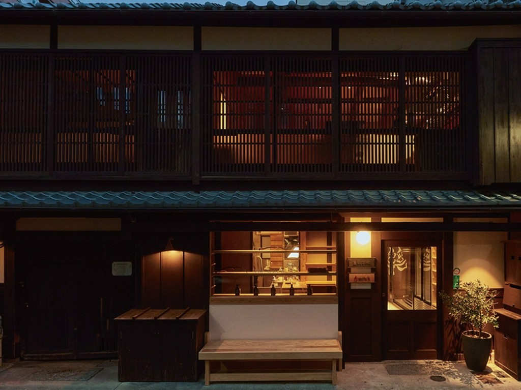 築100年以上、古民家の建築美を愛でてもらえるように