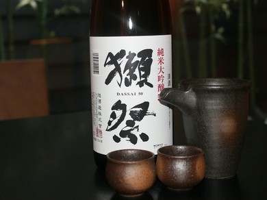 京都を始め、全国各地の日本酒が置いてあります♪