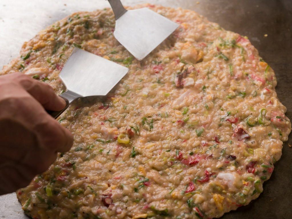 9種類の具材をべースに、トッピングで自由自在にアレンジもできる『元祖関西風味　もんじゃ焼き』