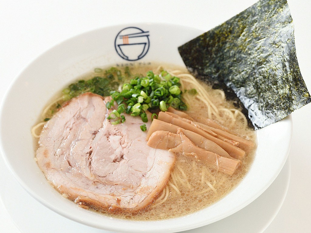 じんわりと広がる確かなコク『豚骨醤油らぁ麺』
