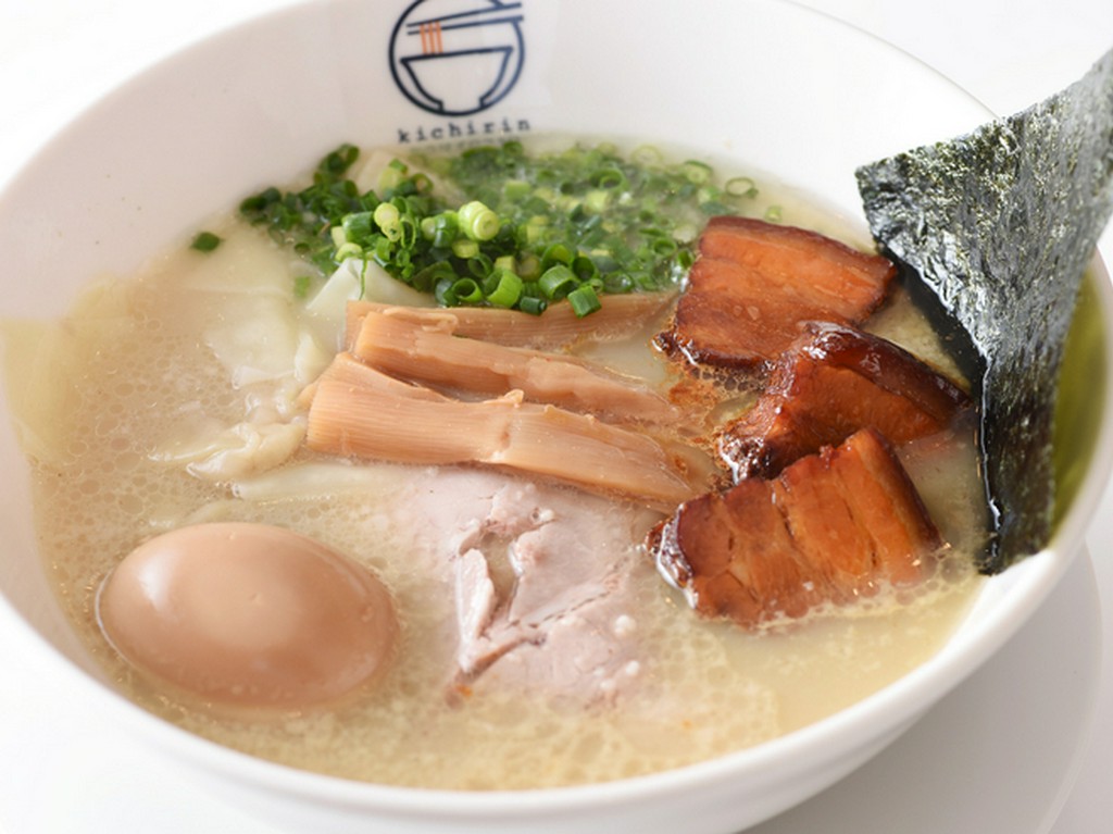 贅沢なご馳走『吉凛スペシャル とんこつらぁ麺』