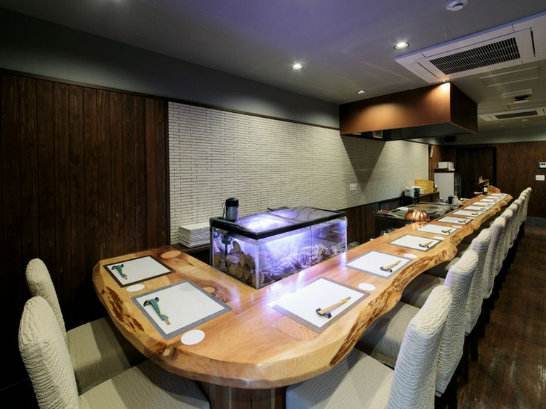 和モダンなつくりの内装が落ち着いた空間を演出