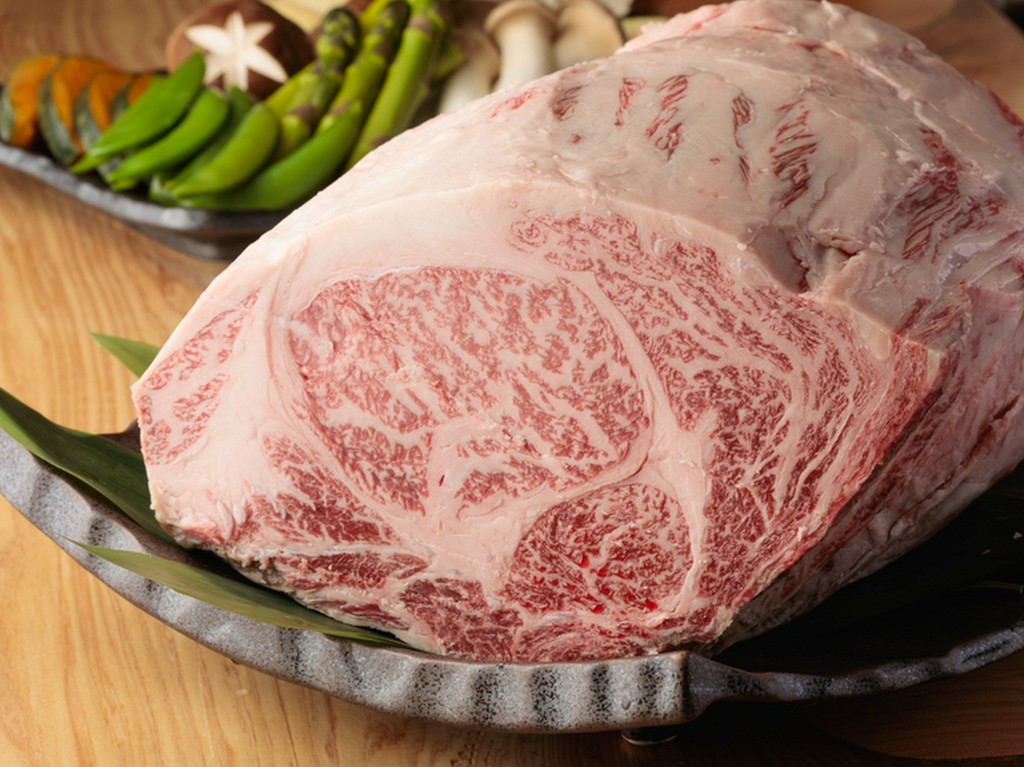 選りすぐりの旬の食材を鉄板焼きで堪能する贅沢