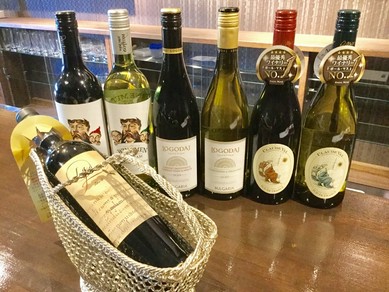 定番はもちろん、様々な料理に合わせたワインが充実