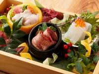 ・本日の前菜
・本日のスープ
・活帆立貝柱ステーキ　青のりソース仕立て
・国産黒毛和牛サーロイン100g
　旬の焼き野菜を添えて
・ガーリックライス又は、黒毛和牛のキーマカレー、香の物、味噌汁
・季節のフルーツ