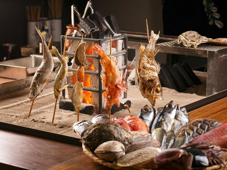 日本古来の炭火で焼く「原始焼き」で魚や野菜の本当の美味しさを