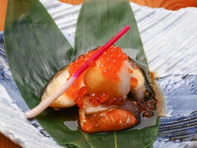 日本古来の炭火で丹念に焼き上げる『三味焼』で魚の真の旨さを
