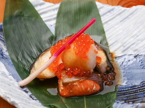 日本古来の炭火で丹念に焼き上げる『三味焼』で魚の真の旨さを