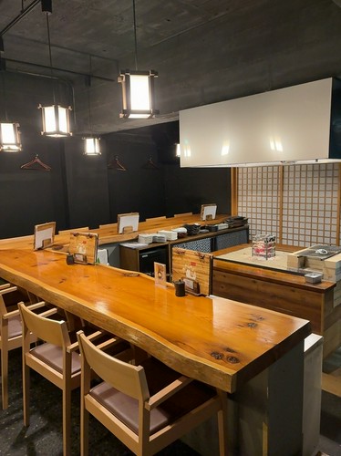 カウンター席。