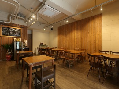 ナチュラルな空間でゆったりデート。大人のための隠れ家ビストロ