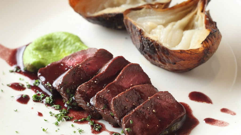 素材の鮮度のよさと適切な下処理。臭みがなく深い味わいを堪能できる『蝦夷鹿のグリル』