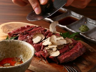 上質な肉を、技術と工夫で更に美味しく食べる『ハラミステーキ』