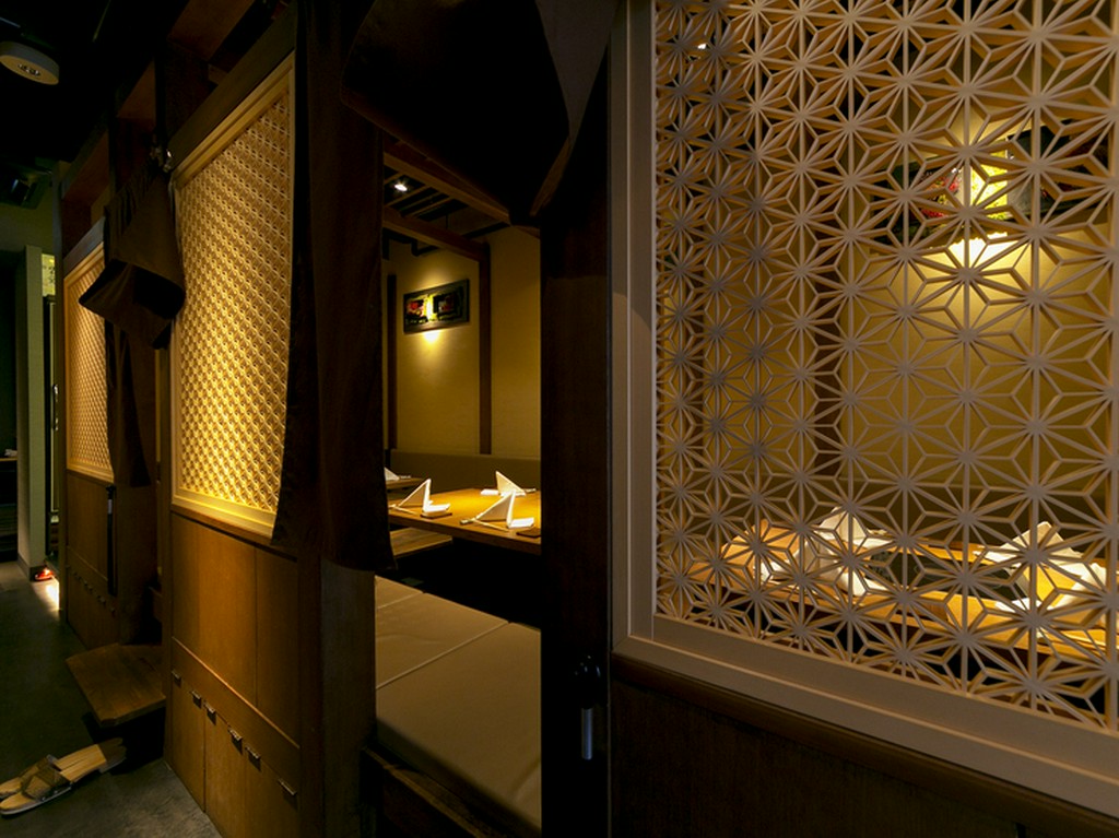 組子が随所に施された華やかで美しい上質な空間