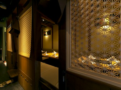 組子が随所に施された華やかで美しい上質な空間