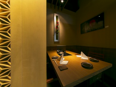 高級感あふれる和の趣の店内は接待、会食にふさわしい雰囲気