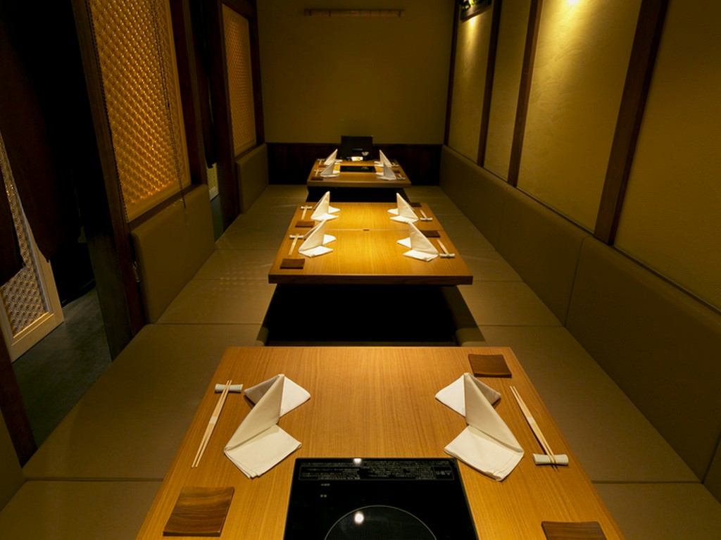 宴会に最適、ゆったりくつろげる堀ごたつの座敷