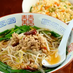 中国の調味料と真空製法の龍麺を使い、本場の味を楽しめる。一度食べたらクセになる味わい『台湾ラーメン』