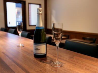 半個室でお洒落にワインを飲みませんか？