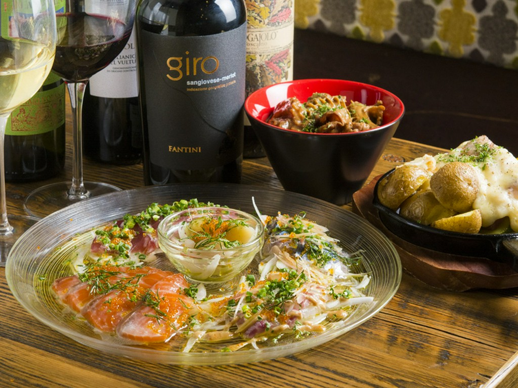 ボリュームたっぷりの料理をみんなで取り分けて