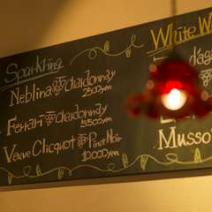 今日のおすすめワインは店内黒板で確認