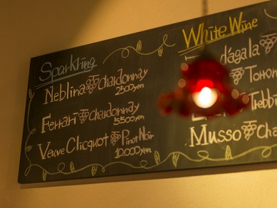 今日のおすすめワインは店内黒板で確認