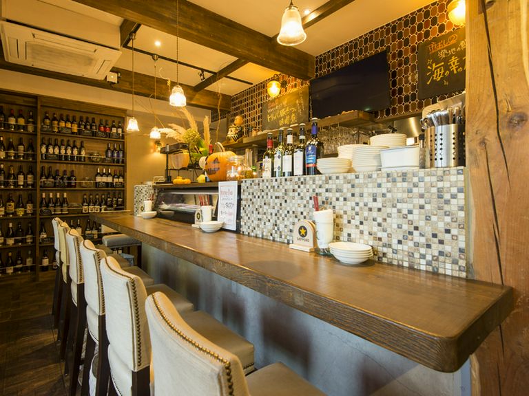 一人でワインを飲みたい夜も、遅い時間の食事にも