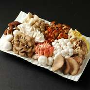 ■舞茸 ■白舞茸 ■大黒しめじ茸 ■霜降りひら茸 ■えのき茸 ■茶えのき茸 ■白ぶなしめじ茸 ■エリンギなど　（仕入れにより内容が異なります）