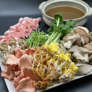 ご注文は、２名様～になります。
〈追加オーダー〉
総州三元白王豚肩ロース 150g　1,100円
美桜鶏 150g　　　　　　　　　　900円
酵素玄米の雑炊セット　　　　　  300円　