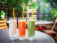 本当に美味しいクセのない『酵素野菜ジュース』 胃の消化を助け、吸収効率を高めます
一杯目のドリンクとしてお薦めです。お好みでお選び下さい