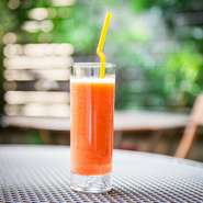 ※赤パプリカ、デーツ、パイナップル、リンゴ、トマトジュースなど