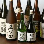 鳥取の地酒『諏訪泉』や『日置桜』、兵庫の『香住鶴』、新潟の『久保田』や『八海山』など各地の名酒を取り揃え。まろやかさや香り、喉ごしなど、格別な特徴を持った日本酒と出合えます。