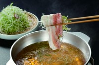 たっぷりの鳥取産白葱と、豚肉をさっぱりと味わうことができる『葱豚しゃぶ』