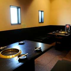 落ち着いた雰囲気の中、店長こだわりの食材に舌鼓