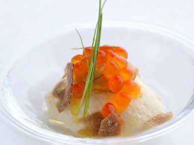 看板的メニュー『淡路島産玉ねぎのパンナコッタ 生うにとオリーブオイル 』